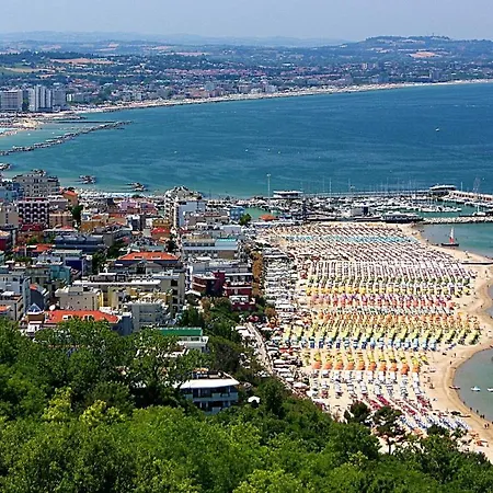 E Attico Al Mare Габичче-Маре
